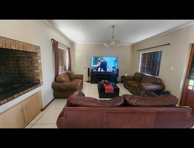 3 BEDROOM HOUSE FOR SALE IN TAFELZICHT